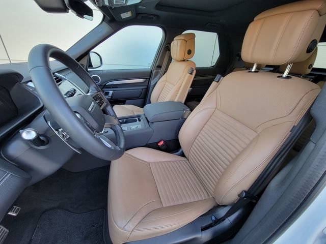 Used 2025 Land Rover Discovery Dynamic SE AWD/4WD image 19