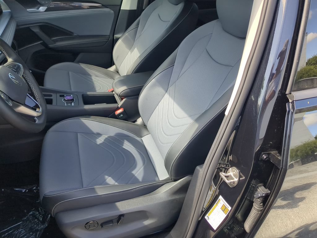 New 2026 Volkswagen Tiguan SE FWD image 19