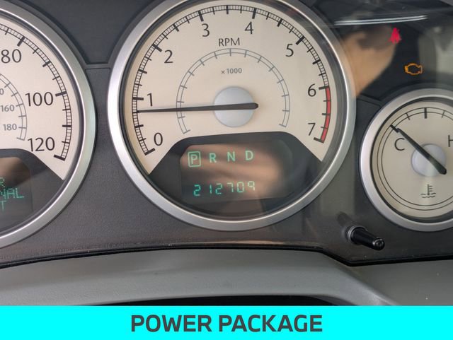 Used 2010 Chrysler Town & Country Touring image 17