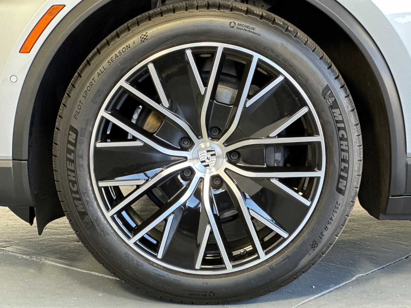 Certified 2025 Porsche Macan Electric RWD image 34