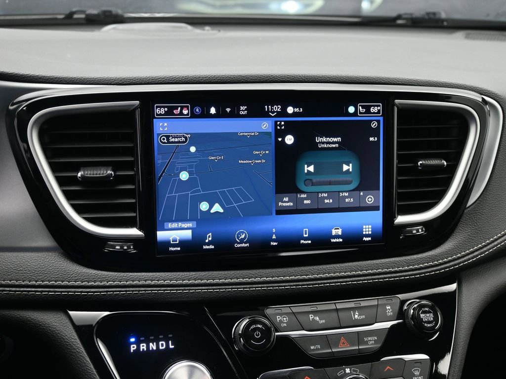 Used 2024 Chrysler Pacifica Select image 14