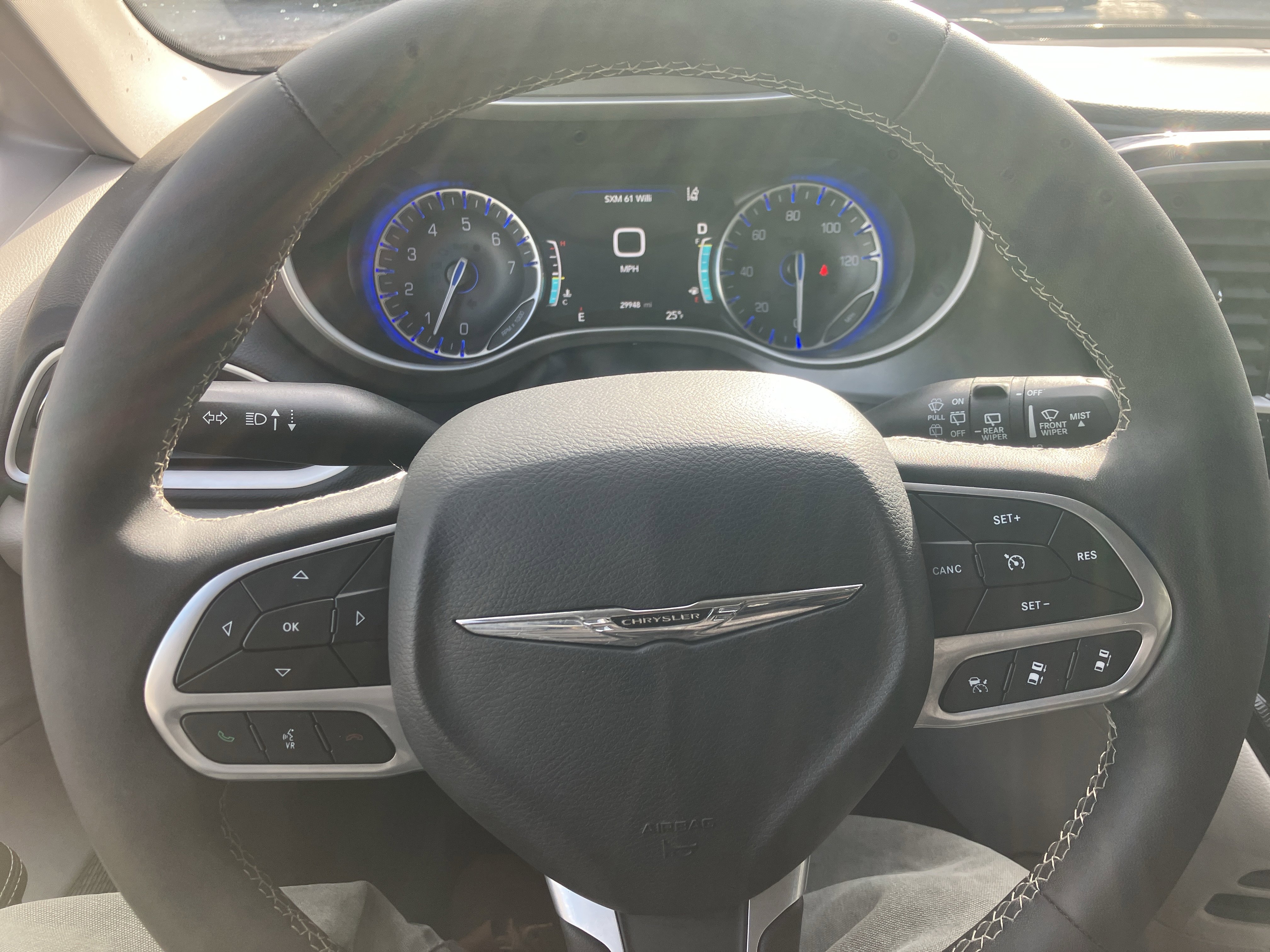 Used 2023 Chrysler Pacifica Touring-L image 28