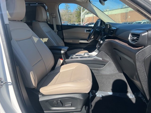Used 2024 Ford Explorer Limited image 11