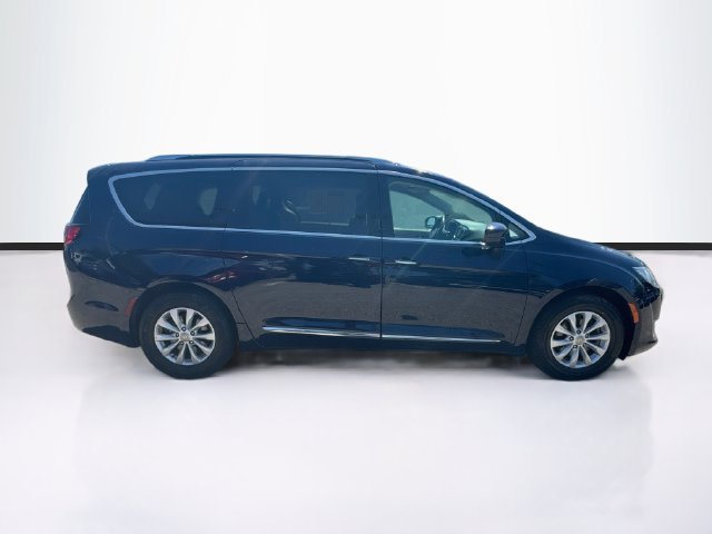 Used 2019 Chrysler Pacifica Touring-L FWD image 10