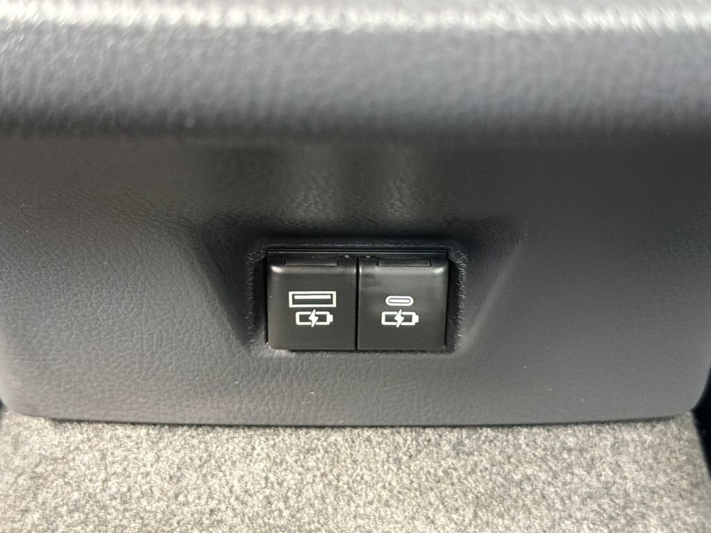 Used 2025 Toyota Camry LE w/ Convenience Package image 31