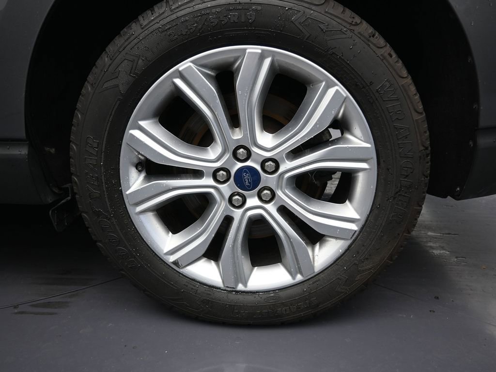 Used 2021 Ford Edge Titanium image 10