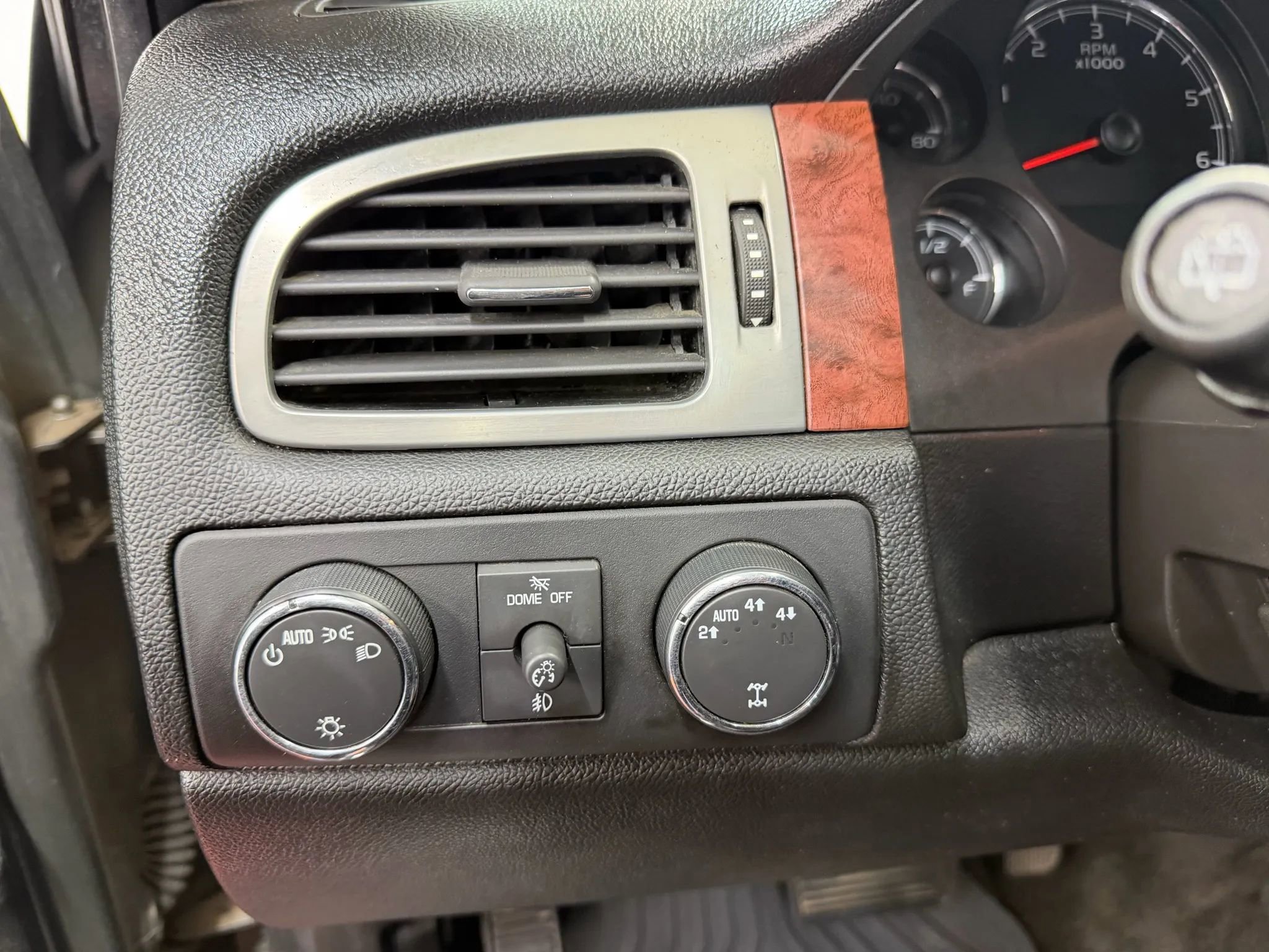 Used 2008 Chevrolet Suburban LT w/ LT Preferred Equipment Group image 17