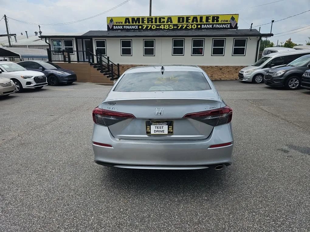 Used 2025 Honda Civic Sport image 4