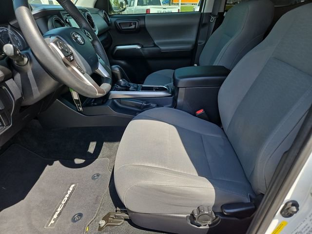 Used 2018 Toyota Tacoma SR5 AWD/4WD image 17