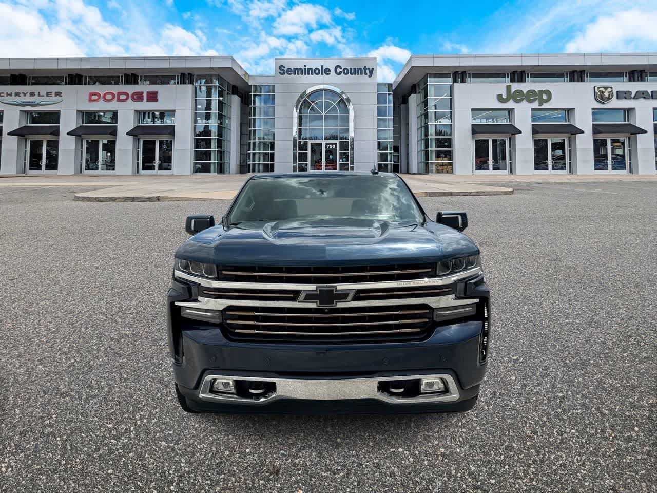 Used 2019 Chevrolet Silverado 1500 High Country w/ Technology Package RWD image 3