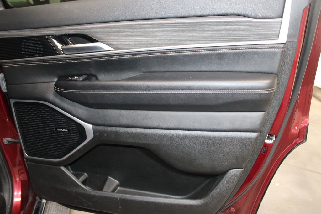 Used 2024 Jeep Wagoneer Series III AWD/4WD image 36