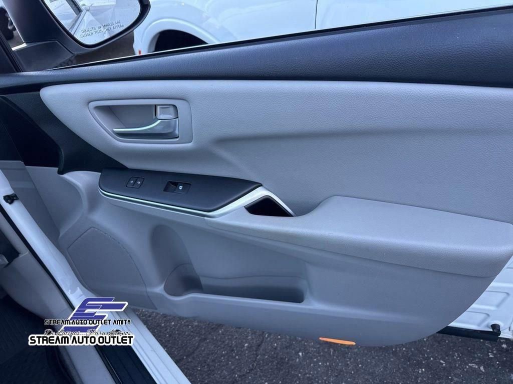 Used 2017 Toyota Camry LE image 33
