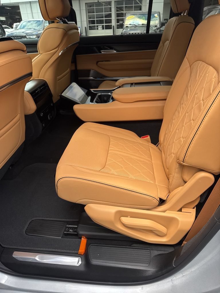 New 2026 Jeep Grand Wagoneer Summit AWD/4WD image 14