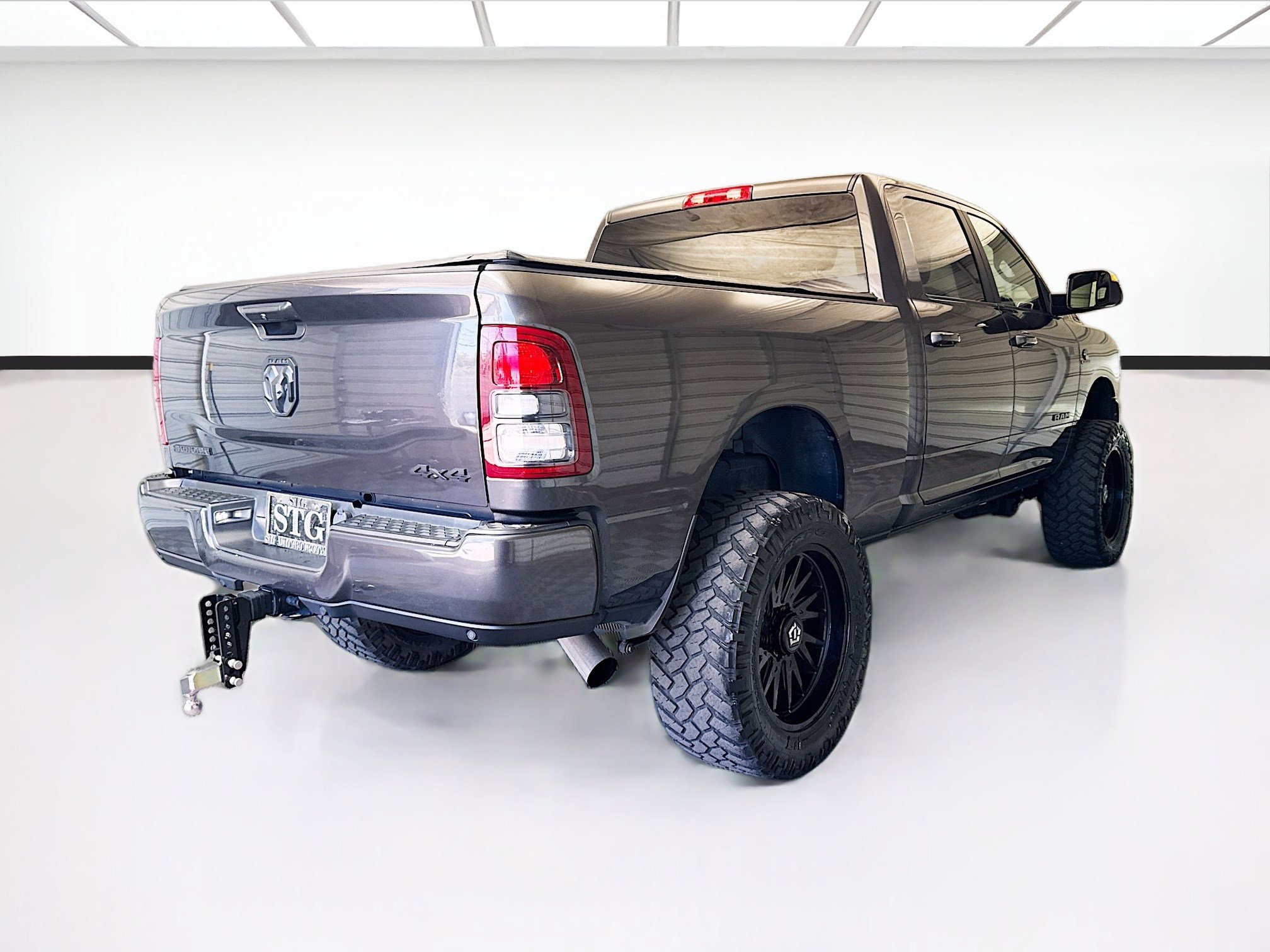 Used 2022 RAM 2500 Big Horn w/ Night Edition AWD/4WD image 4