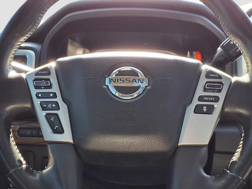 Used 2020 Nissan Titan SL w/ Moonroof Package image 19