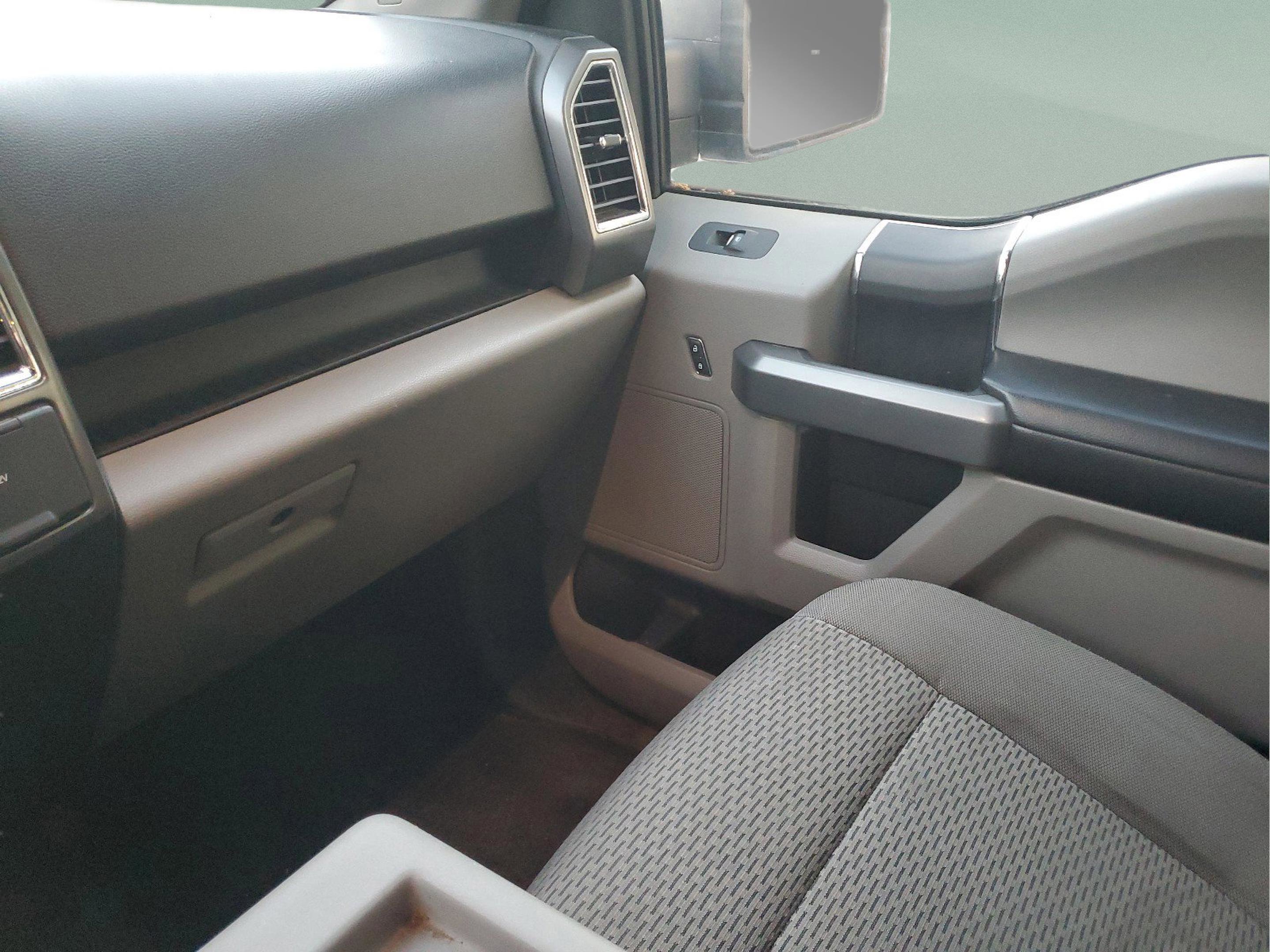 Used 2015 Ford F150 XLT image 23