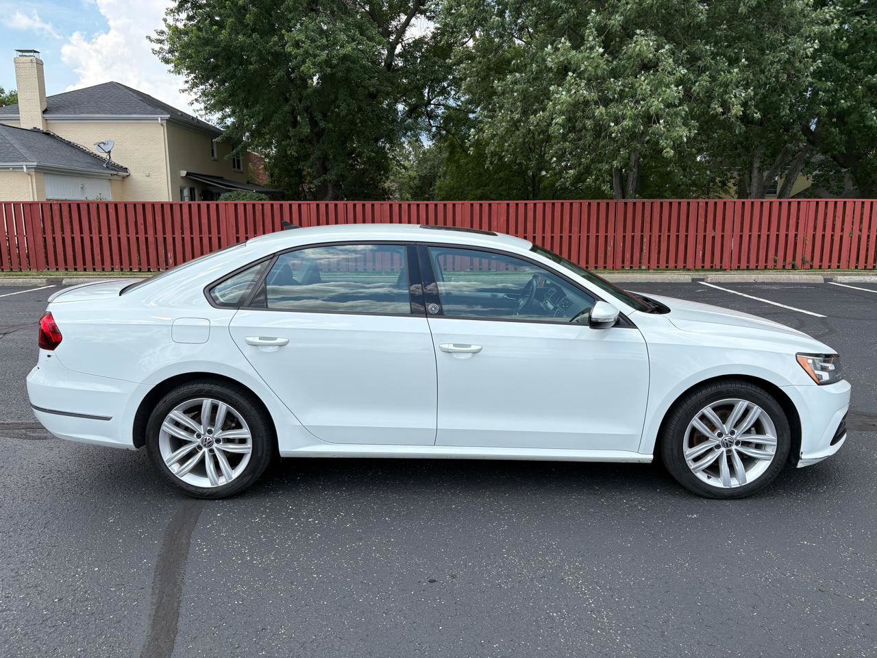 Used 2019 Volkswagen Passat 2.0T Wolfsburg FWD image 2