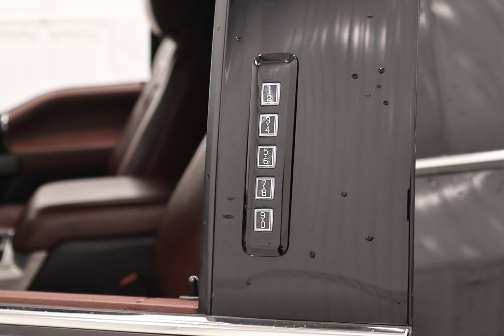 Certified 2022 Ford F450 Platinum w/ FX4 Off-Road Package image 38