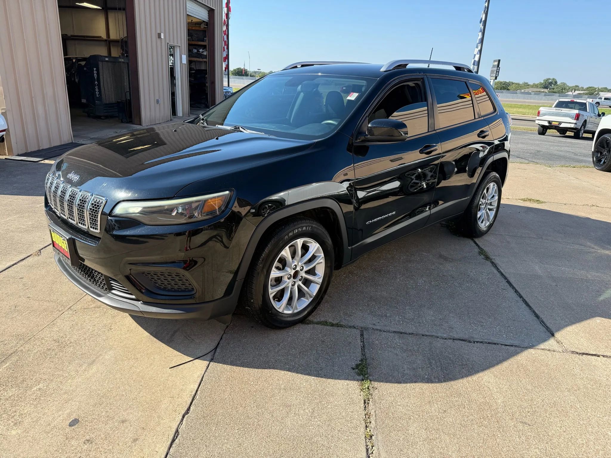 Used 2020 Jeep Cherokee Latitude image 1