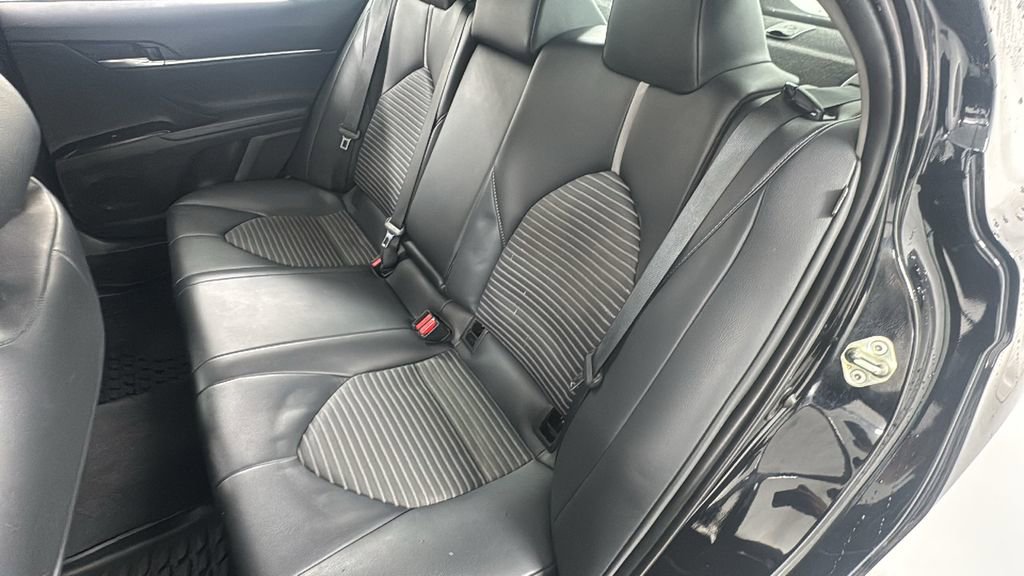 Used 2020 Toyota Camry SE image 12