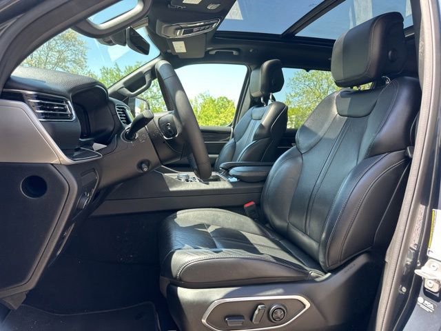 Used 2023 Jeep Wagoneer 4WD w/ Premium Group I image 18