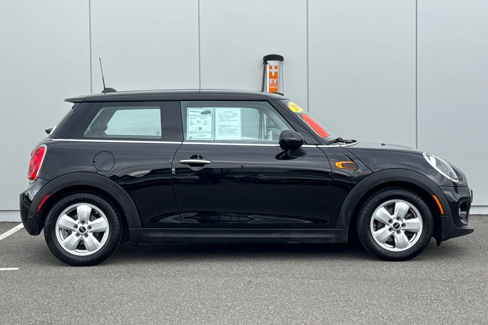Used 2019 MINI Cooper 2-Door Hardtop image 6