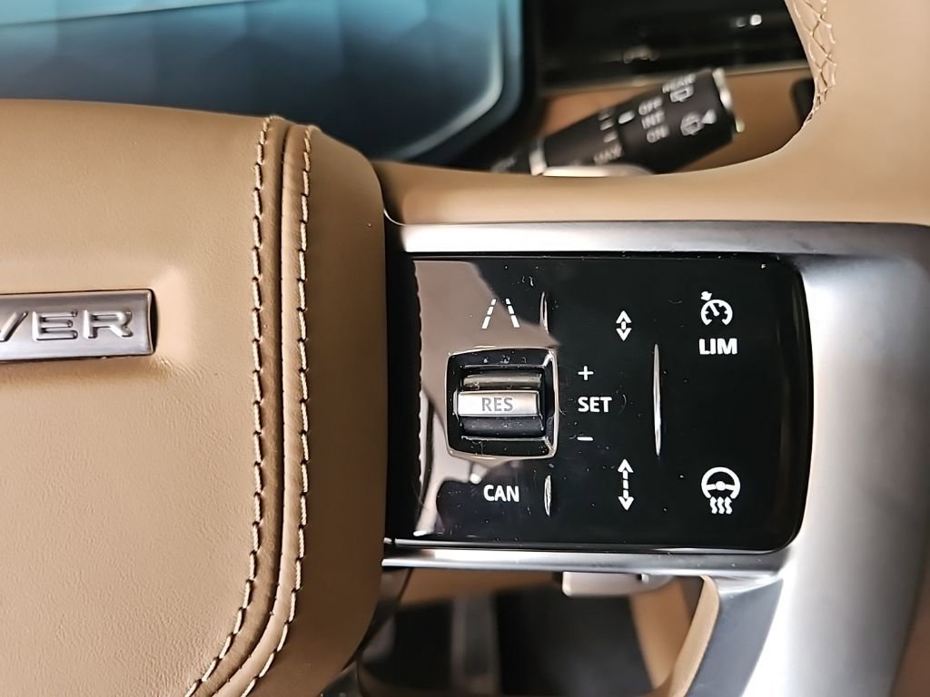 Used 2025 Land Rover Range Rover SE AWD/4WD image 24
