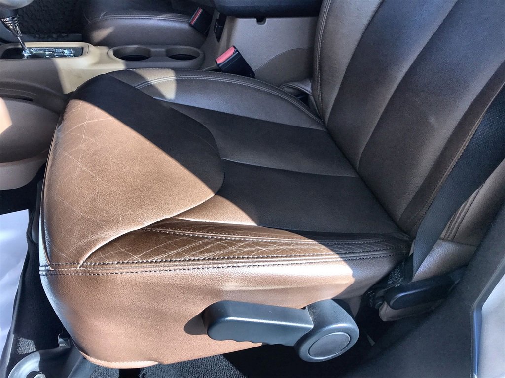 Used 2016 Jeep Wrangler Unlimited Sahara image 12