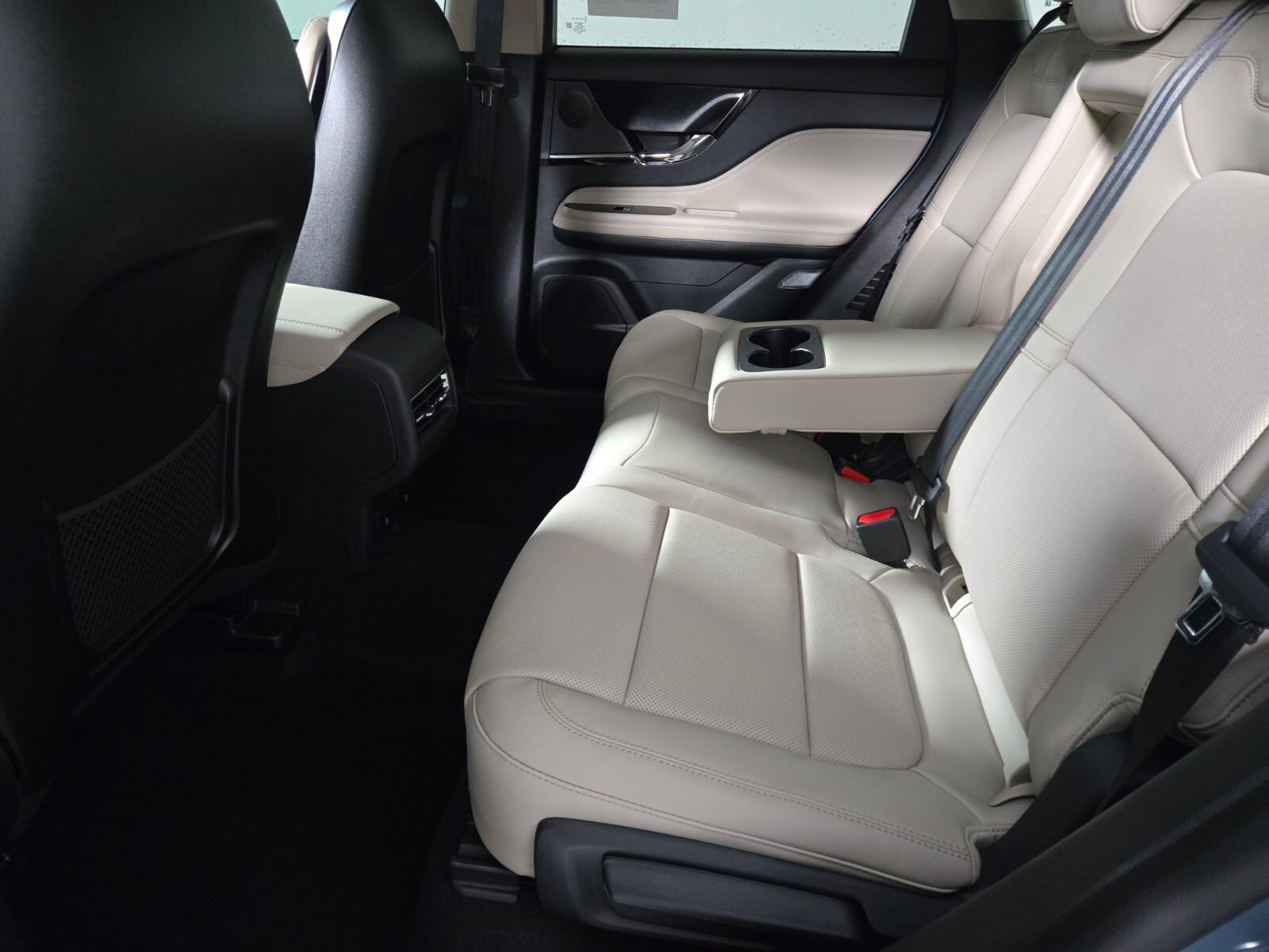 New 2026 Lincoln Corsair Reserve w/ Jet Appearance Package FWD image 13