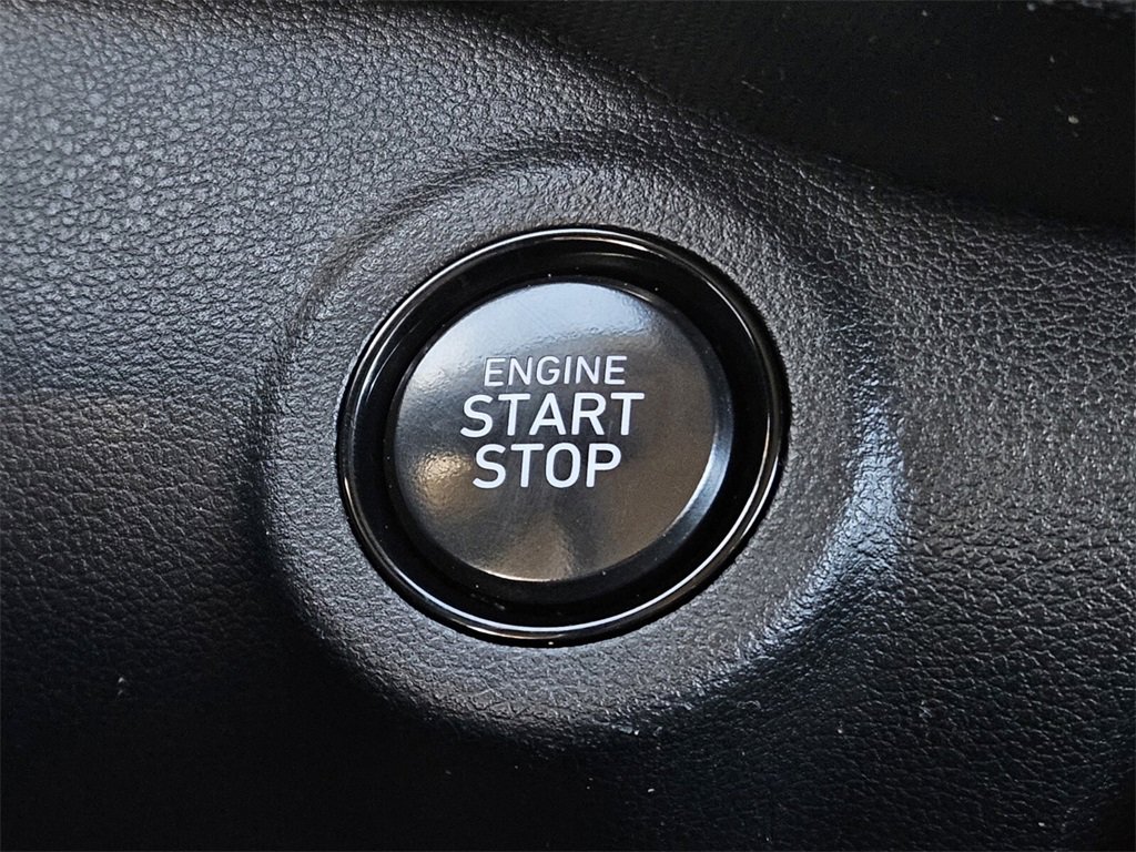 Used 2023 Hyundai Venue Limited image 20