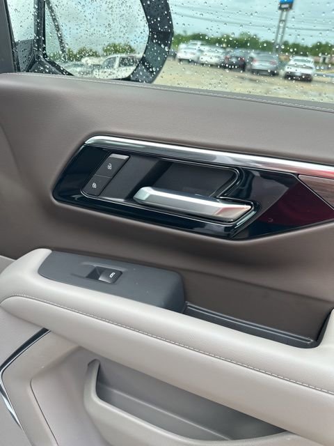 Used 2026 Chevrolet Tahoe LT w/ Comfort Package RWD image 19