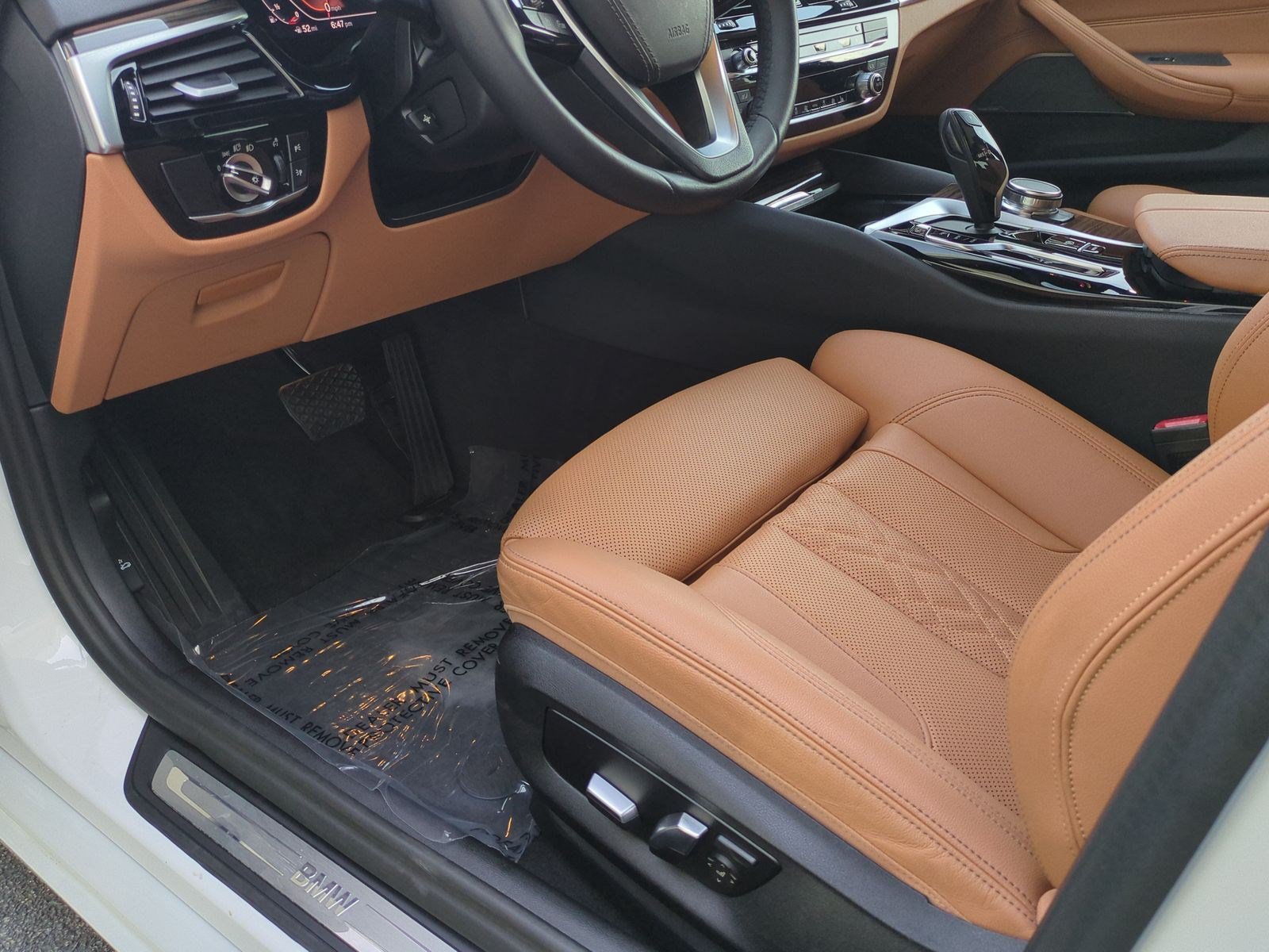 Used 2023 BMW 530i w/ Premium Package RWD image 17