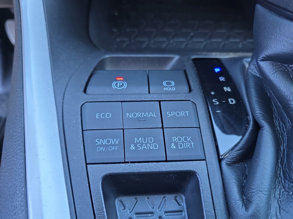 Used 2022 Toyota RAV4 XLE image 19