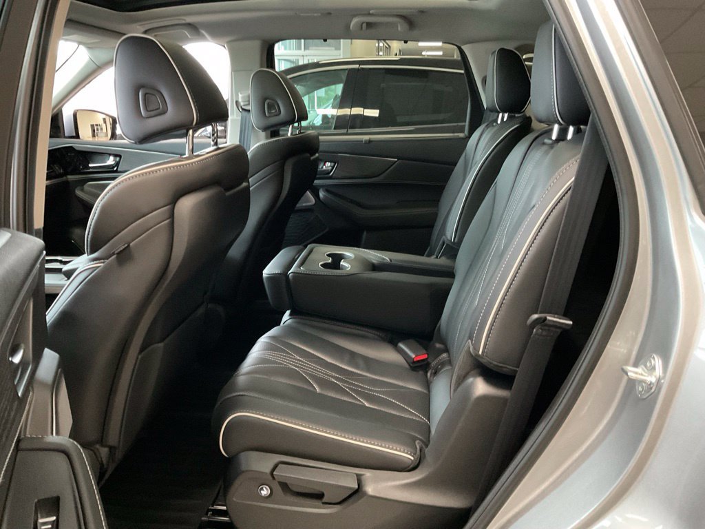 Certified 2026 Acura MDX w/ Advance Package AWD/4WD image 25