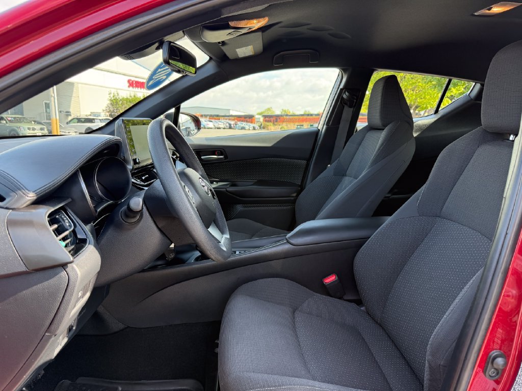 Used 2019 Toyota C-HR LE FWD image 15