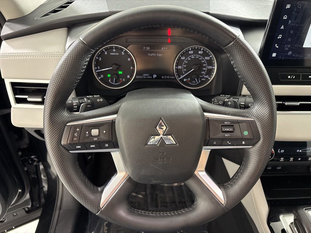 Used 2025 Mitsubishi Outlander SE AWD/4WD image 27
