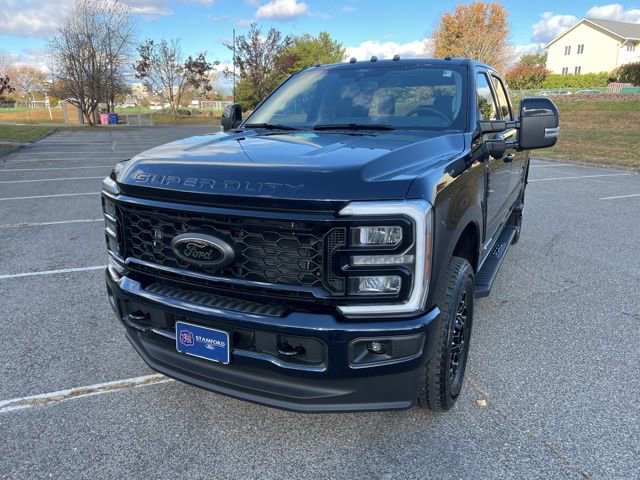 Used 2025 Ford F350 Lariat w/ Black Appearance Package image 3