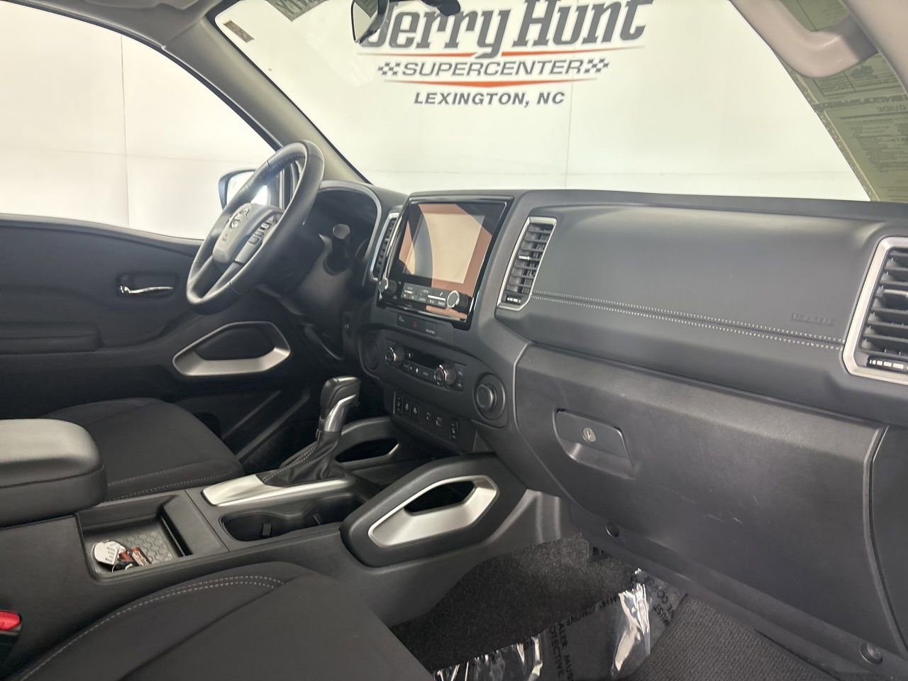 Used 2024 Nissan Frontier SV w/ SV Convenience Package image 24