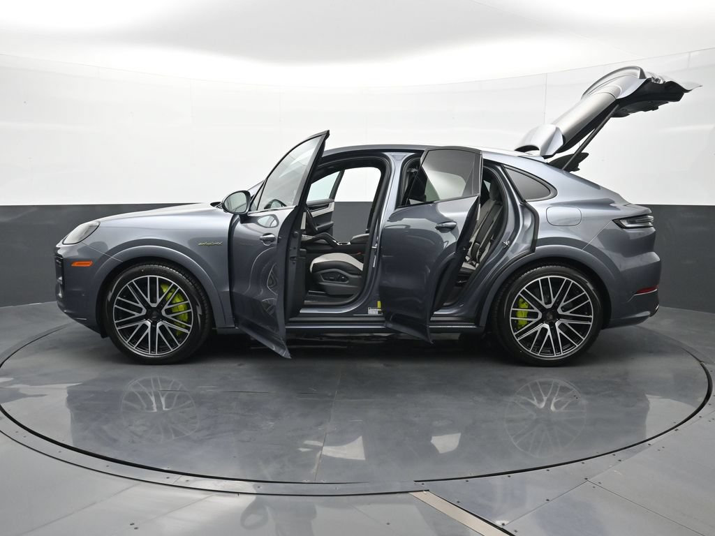 New 2026 Porsche Cayenne Turbo AWD/4WD image 30