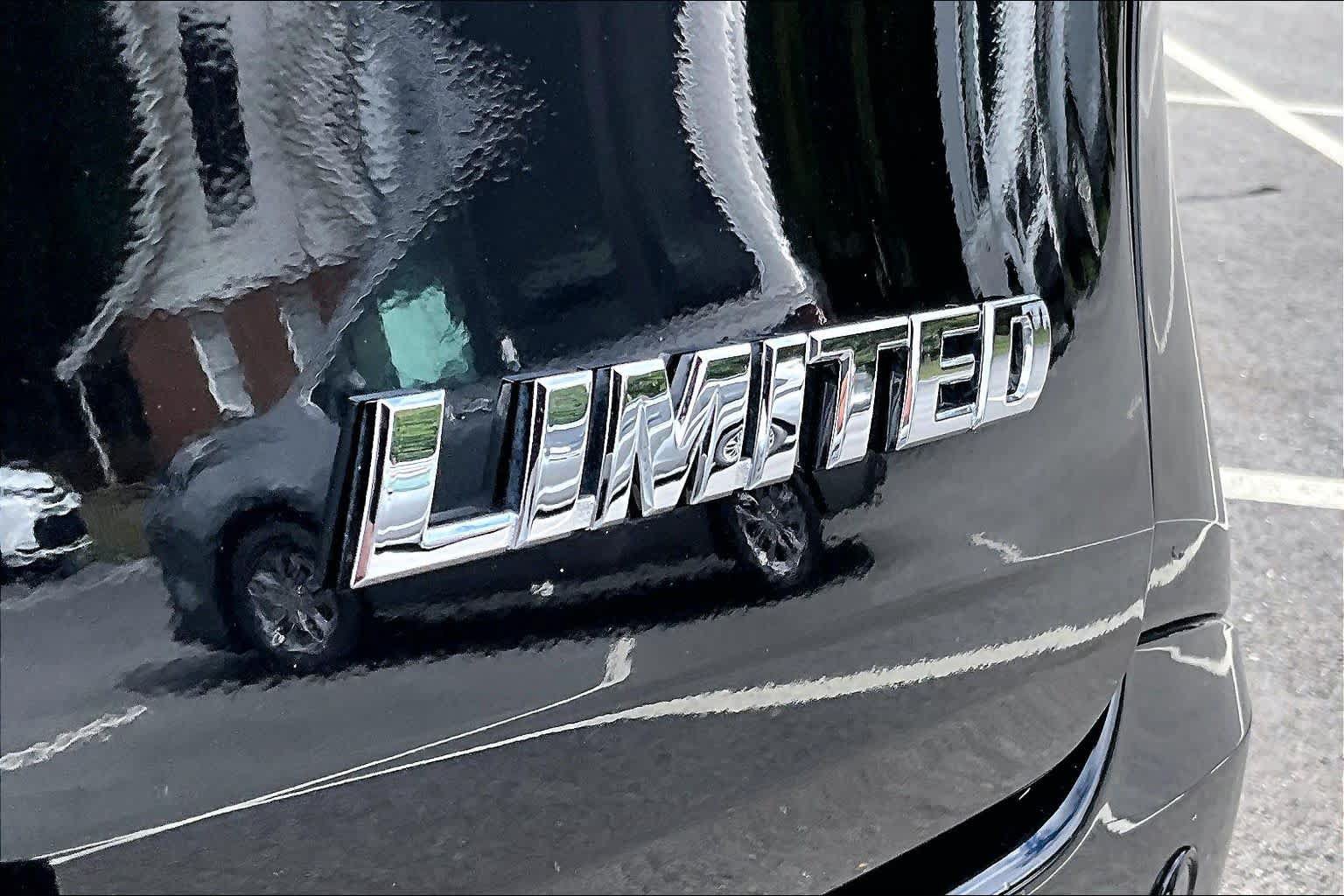 Certified 2025 Toyota Sienna Limited FWD image 10