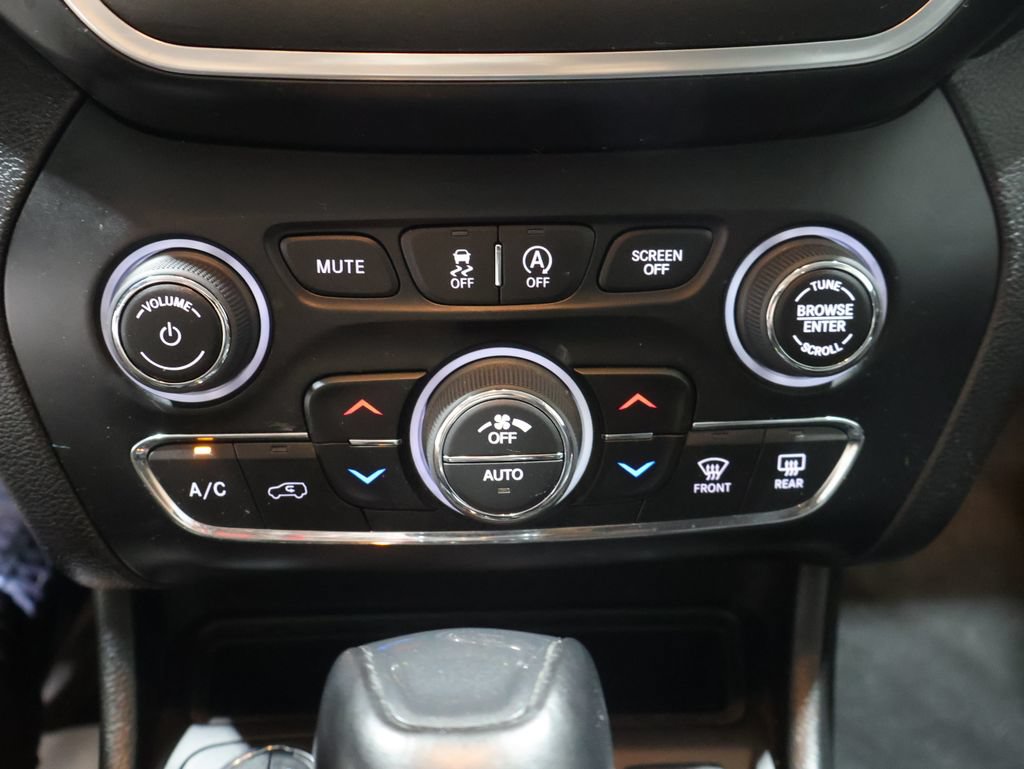 Used 2022 Jeep Cherokee Trailhawk AWD/4WD image 33