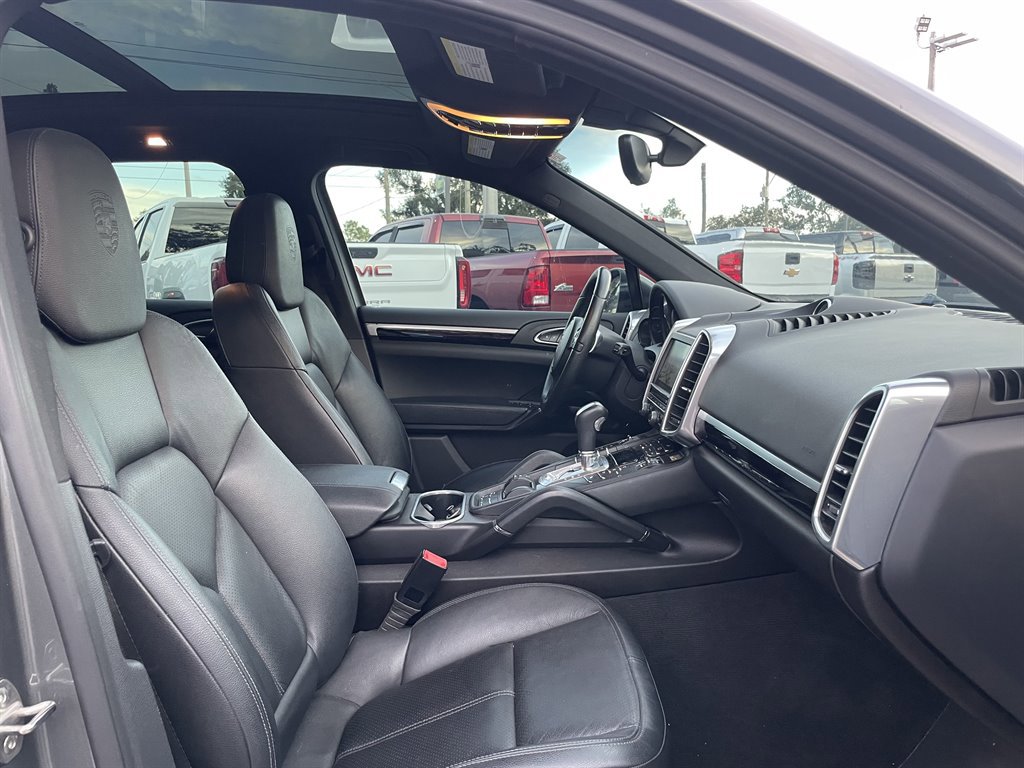 Used 2014 Porsche Cayenne Diesel Platinum Edition image 20