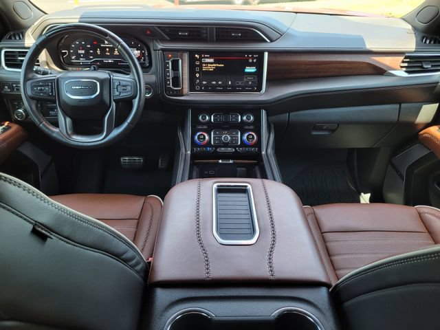 Used 2024 GMC Yukon XL Denali Ultimate AWD/4WD image 13