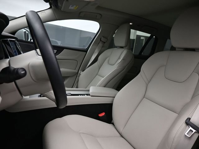 Used 2024 Volvo V60 B5 Cross Country Plus image 9
