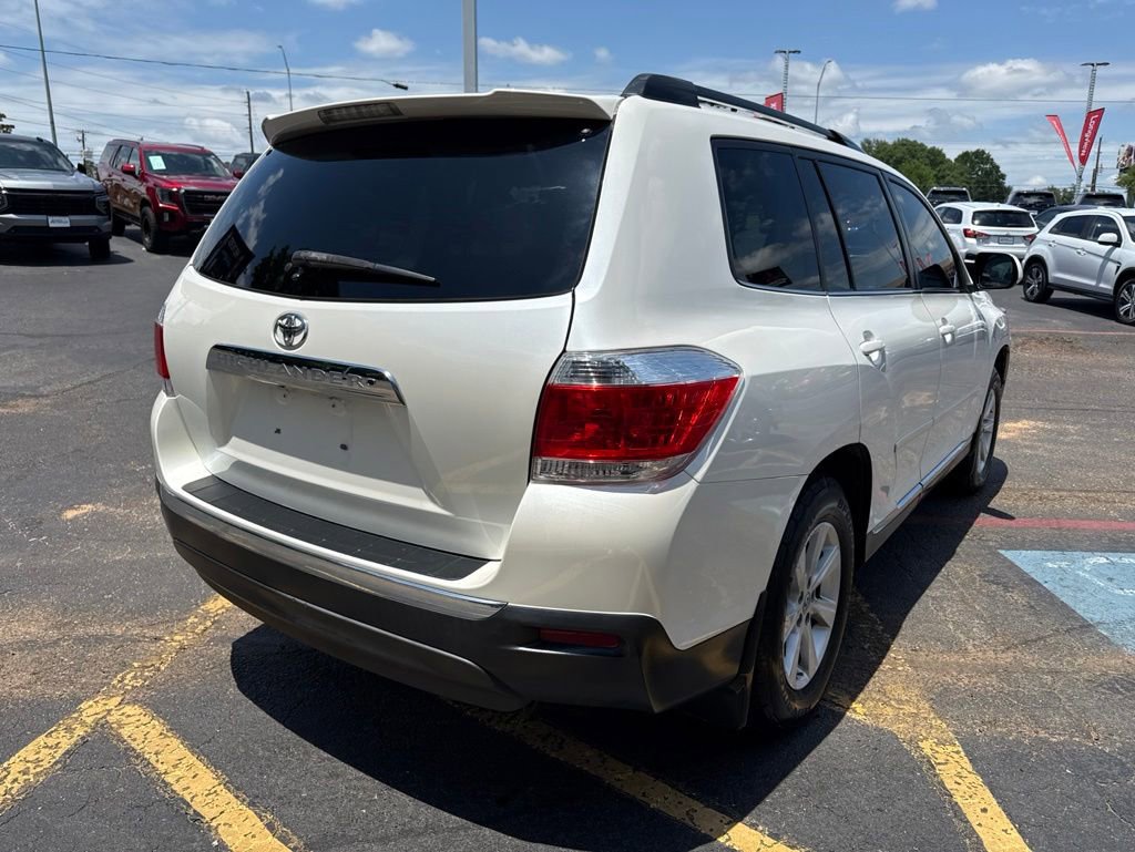 Used 2012 Toyota Highlander SE w/ Tow Pkg FWD image 5