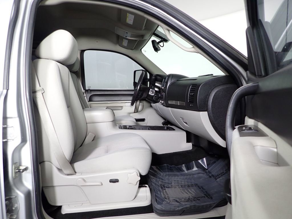 Used 2011 Chevrolet Silverado 2500 LT w/ Interior Plus Package image 40