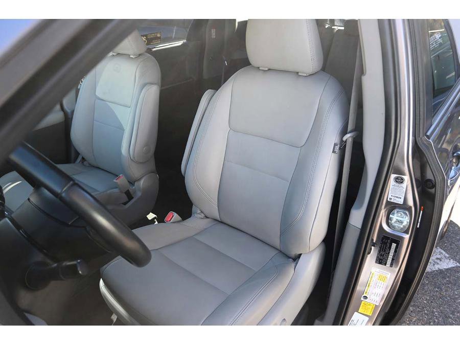 Used 2020 Toyota Sienna XLE FWD image 14