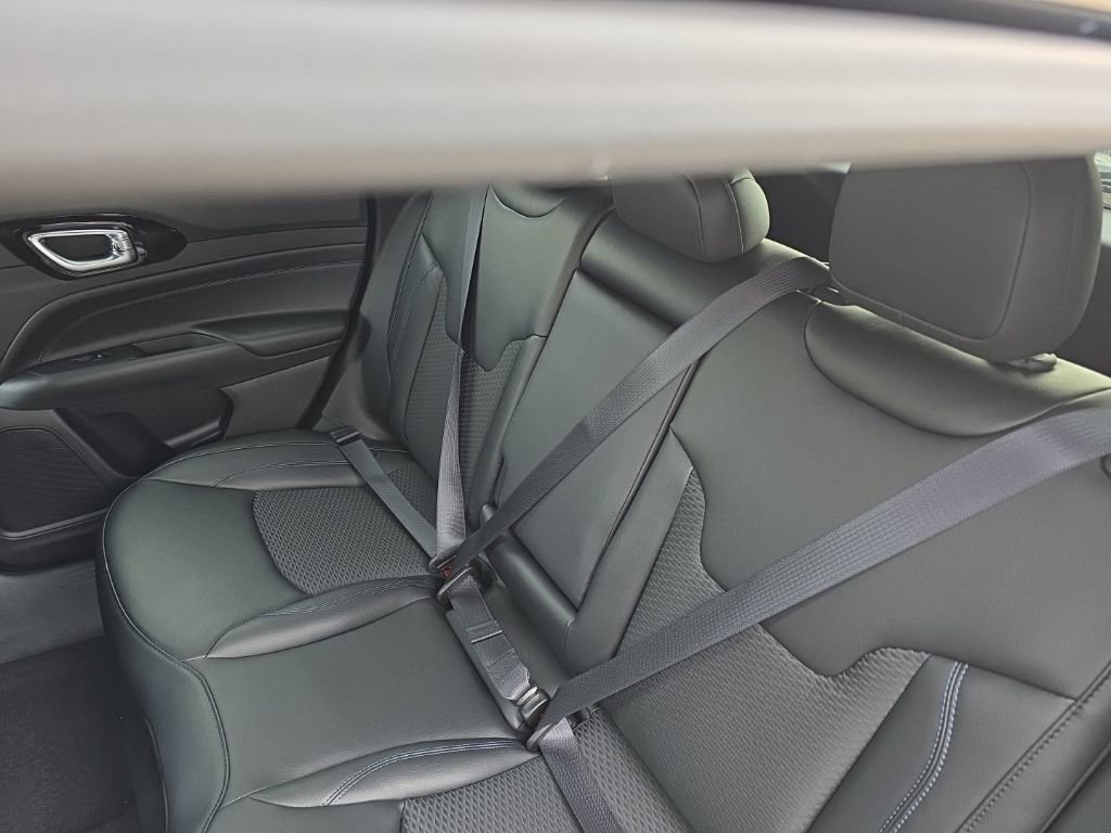 New 2026 Jeep Compass Latitude image 13