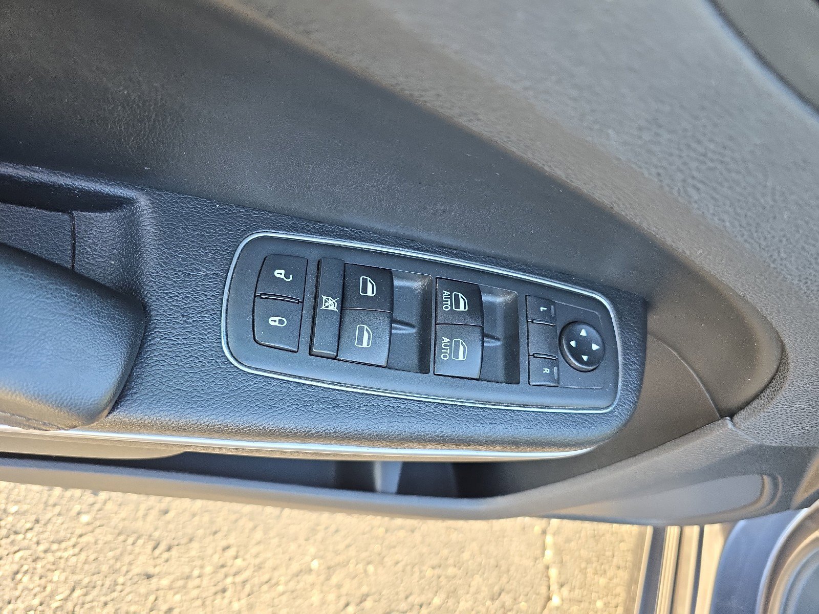 Used 2019 Chrysler 300 Limited image 18