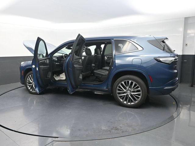 Used 2025 Buick Enclave Avenir AWD/4WD image 44